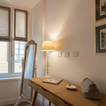 White With Private Terrace By Rent All Lejlighed